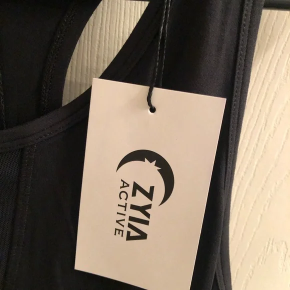 ZYIA Black Effortless Tank Top - Long - Picture 4 of 10